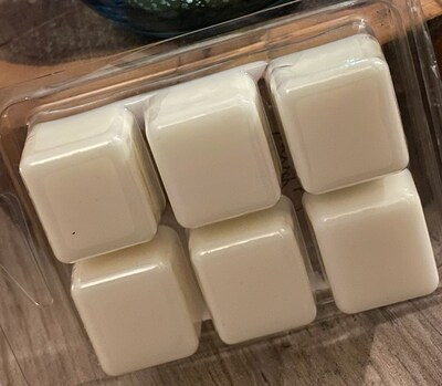 Wax Melts 2.4oz clamshell-Richly Scented Assortment of Fragrances - image1